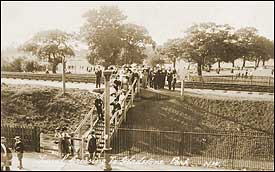 Gladstone Park Level crossing 1913