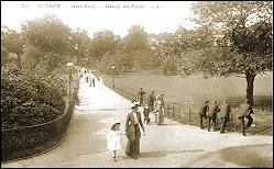 Hyde Park. Feeding the Pigeons c 1910