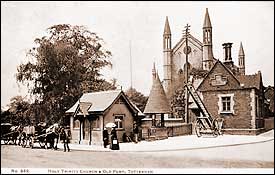 Tottenham Holy Trinity Church and Old Pump 1903