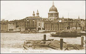 St.Paul's Cathedral - View from the Thames