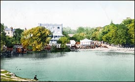 Vale of Health Pond Hampstead Heath 1904